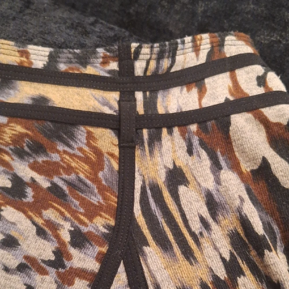 Lapis Animal Print Women's Pleated Flowy Skirt - Picture 3 of 5